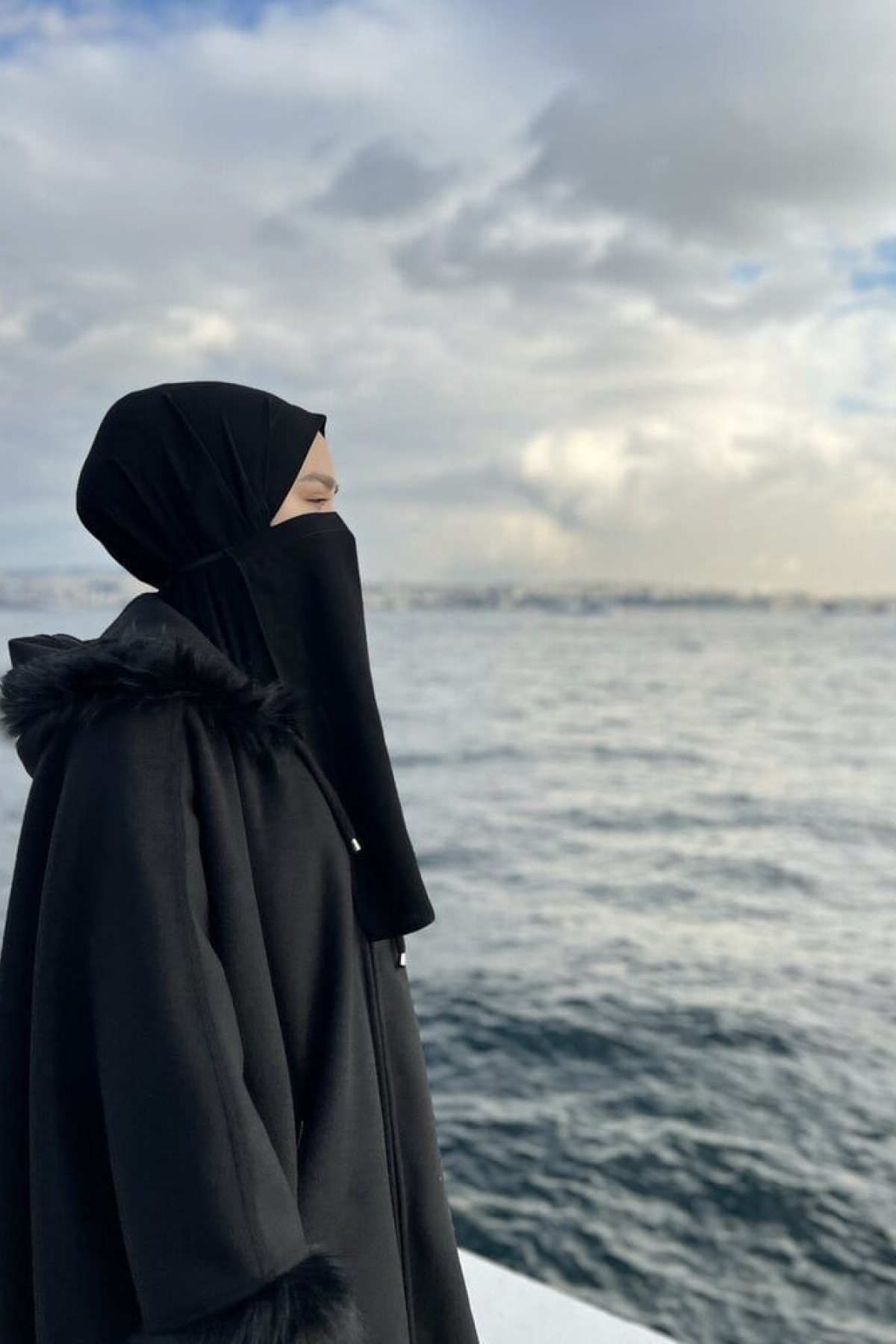 Armâni kalın kaşe kürklü esved verev panço