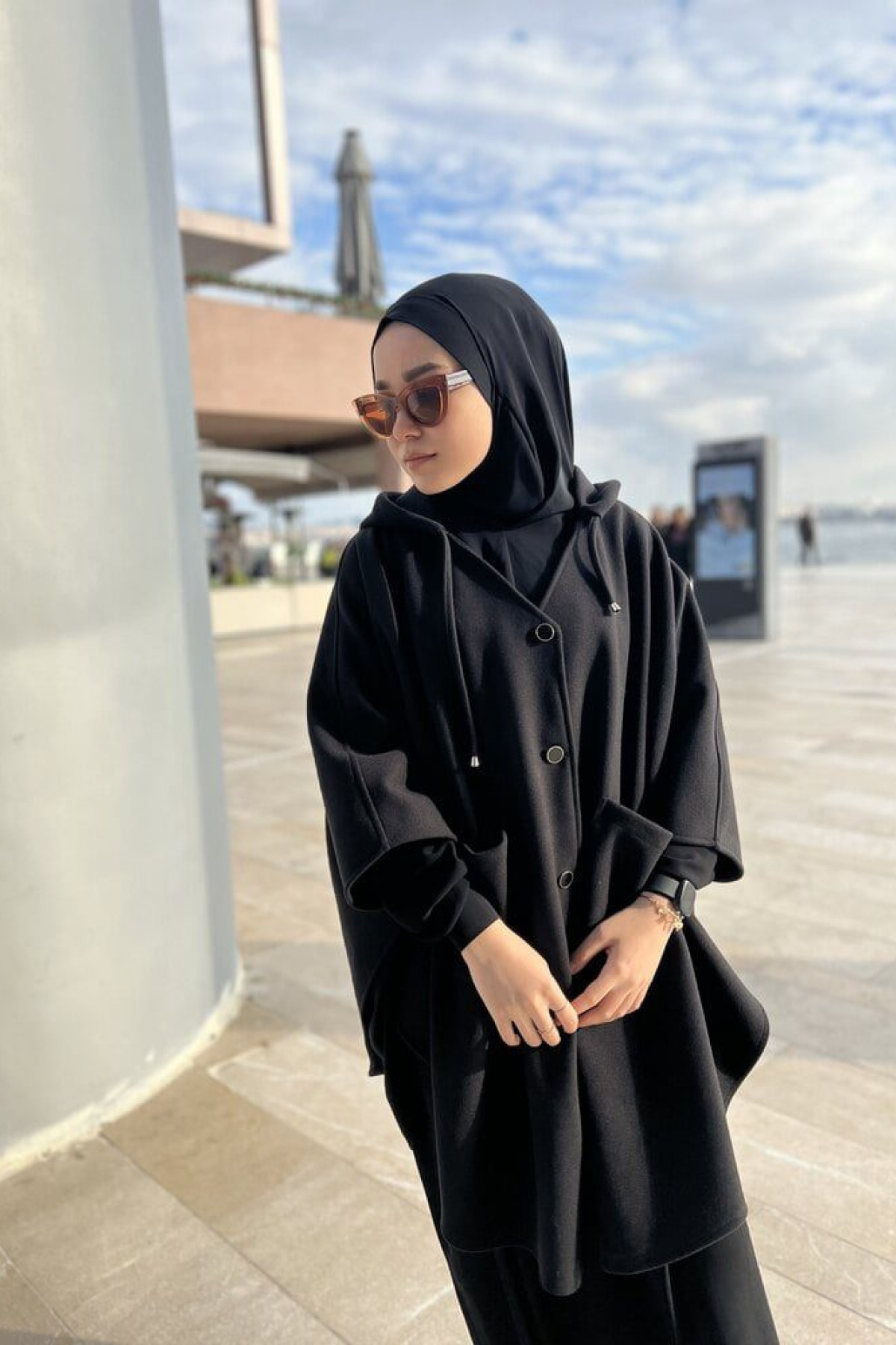 kaşe v yaka verev panço ön görünüm