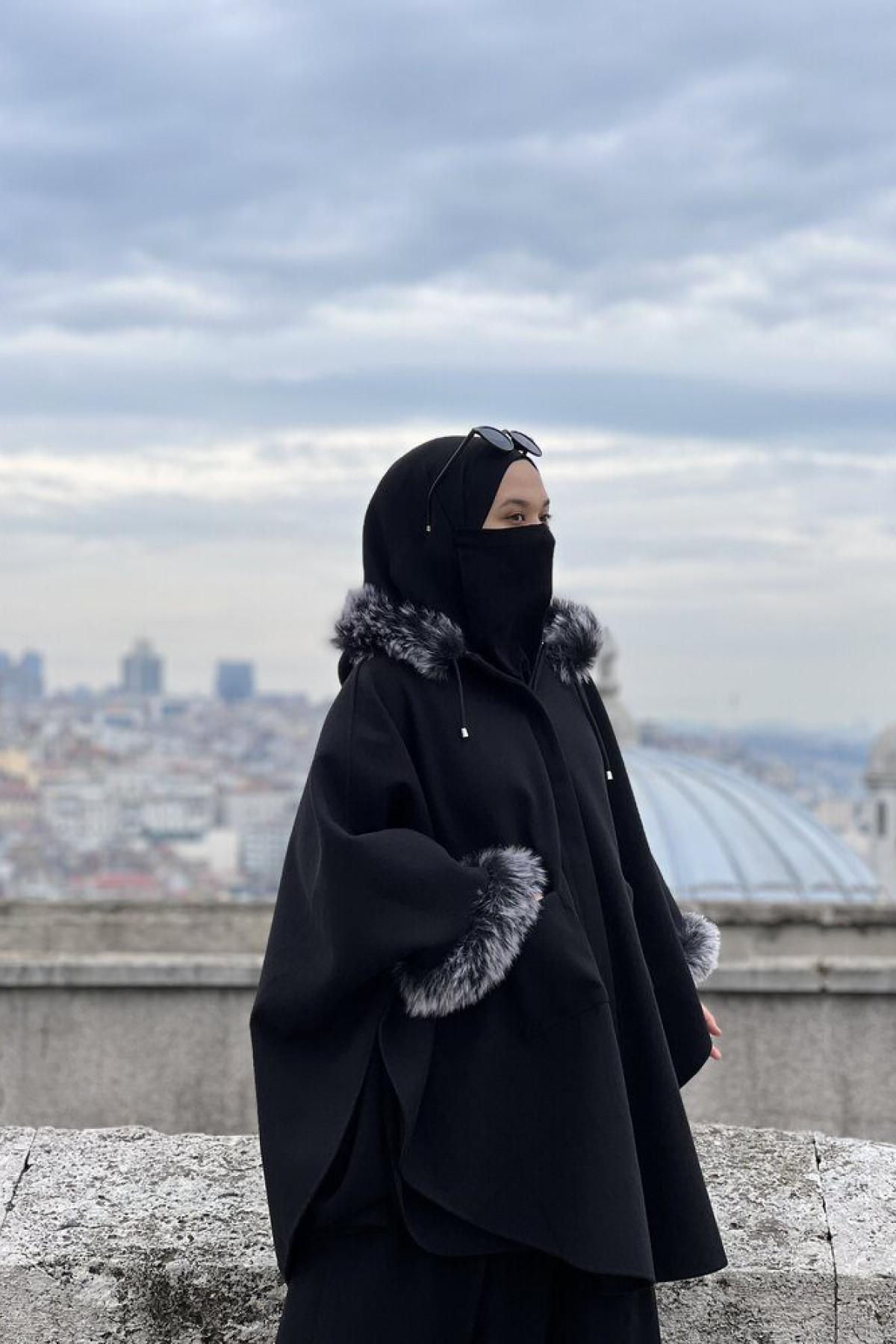 kaşe karma kürklü panço ön görünüm