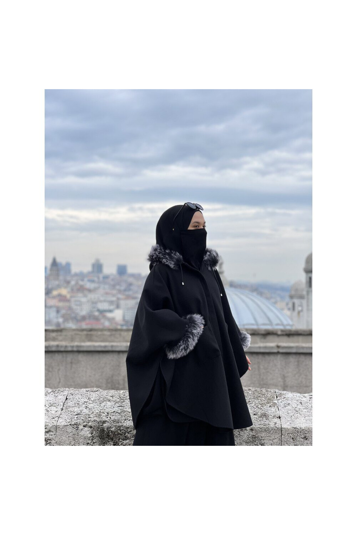 kaşe karma kürklü panço ön görünüm