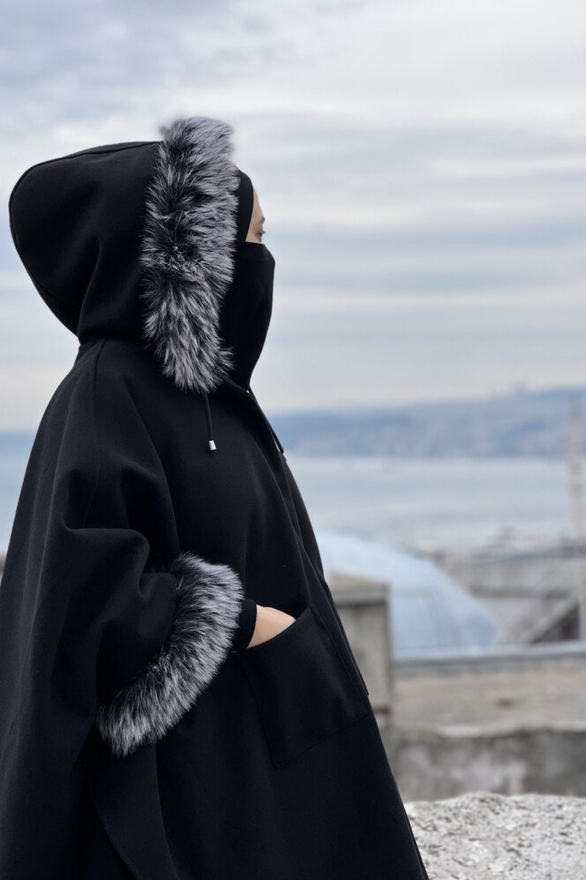 kaşe karma kürklü panço ön görünüm