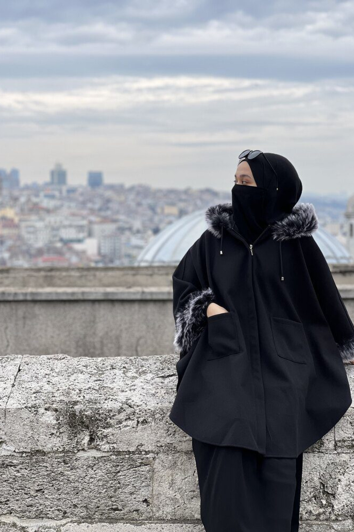 kaşe karma kürklü panço ön görünüm