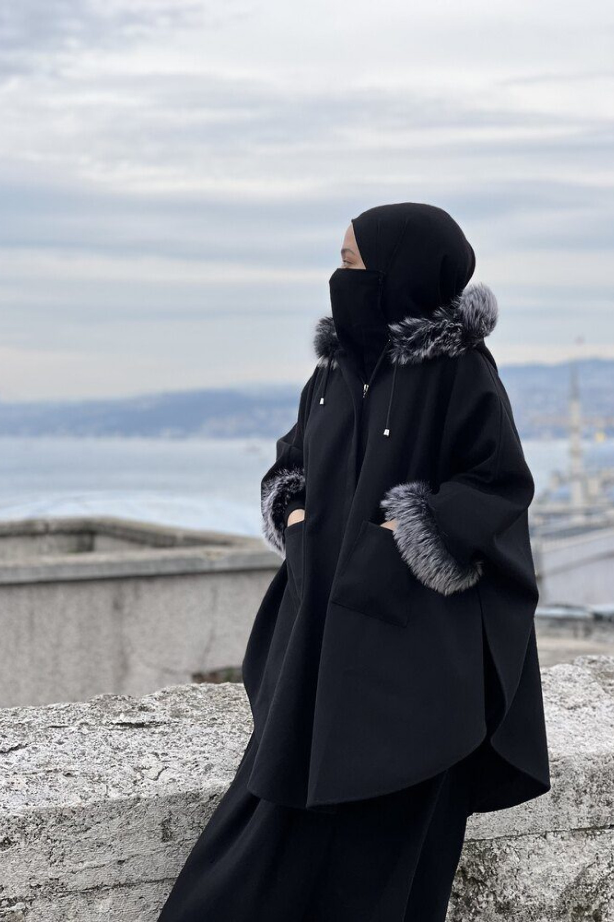 kaşe karma kürklü panço ön görünüm