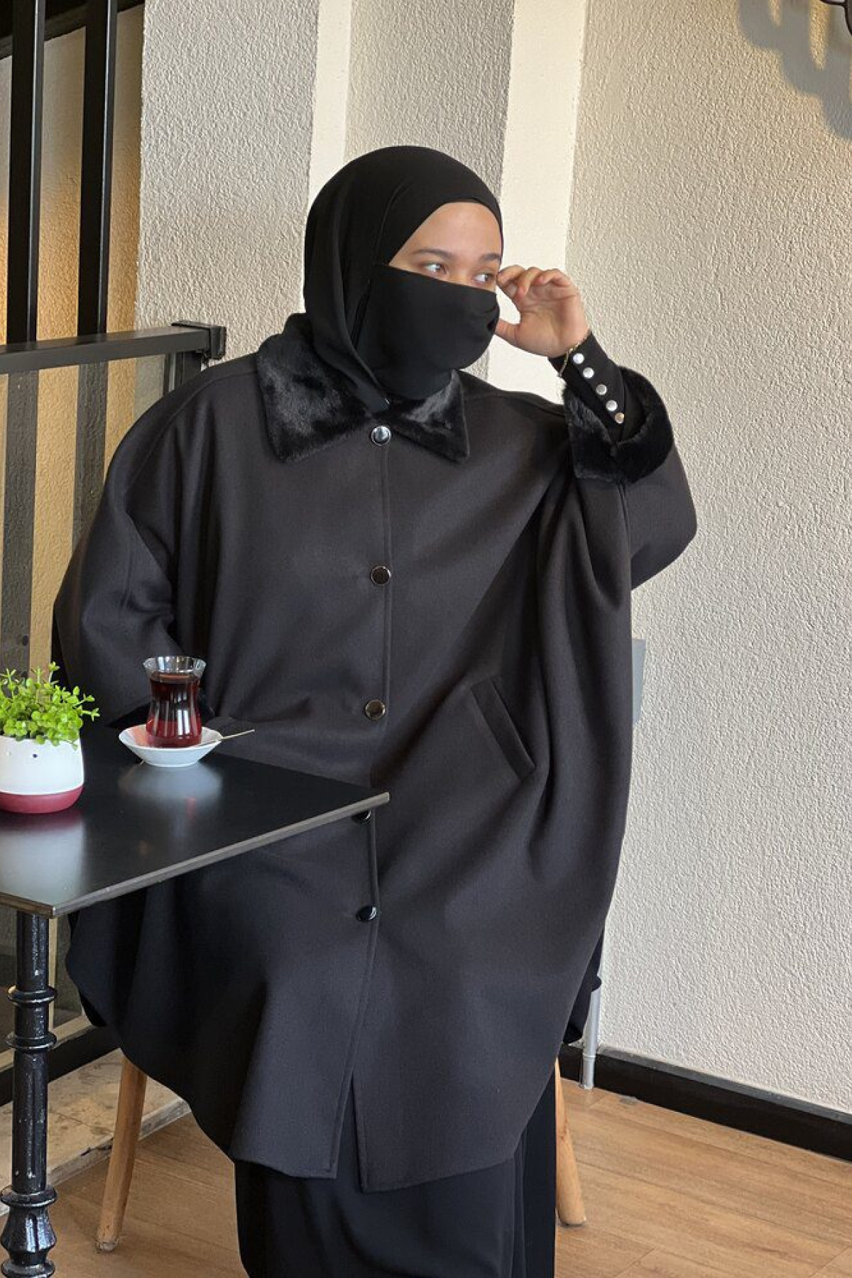 Minimal fok yakalı ön ilik tasarım panço