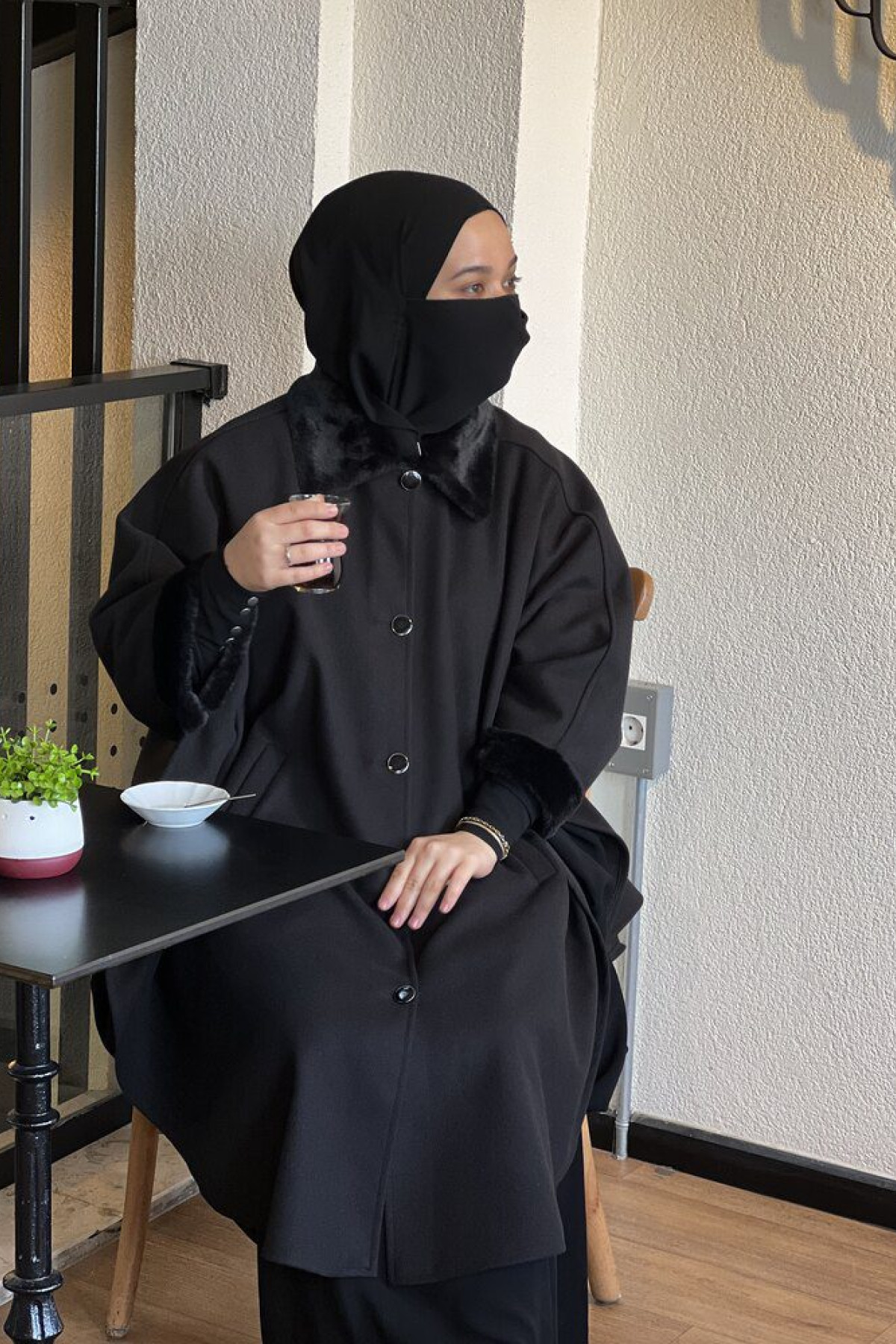 minimal fok yakalı verev panço ön görünüm