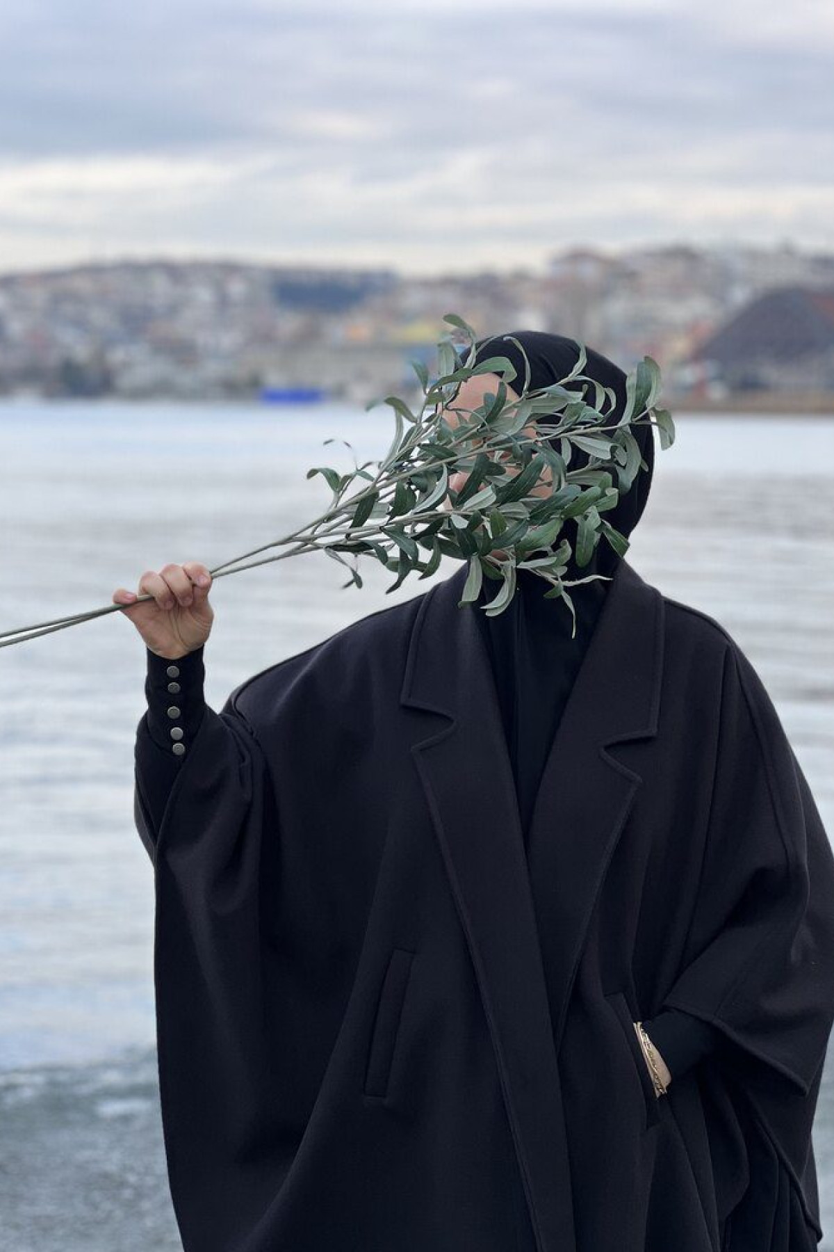 Sade Yakalı Tasarım Panço