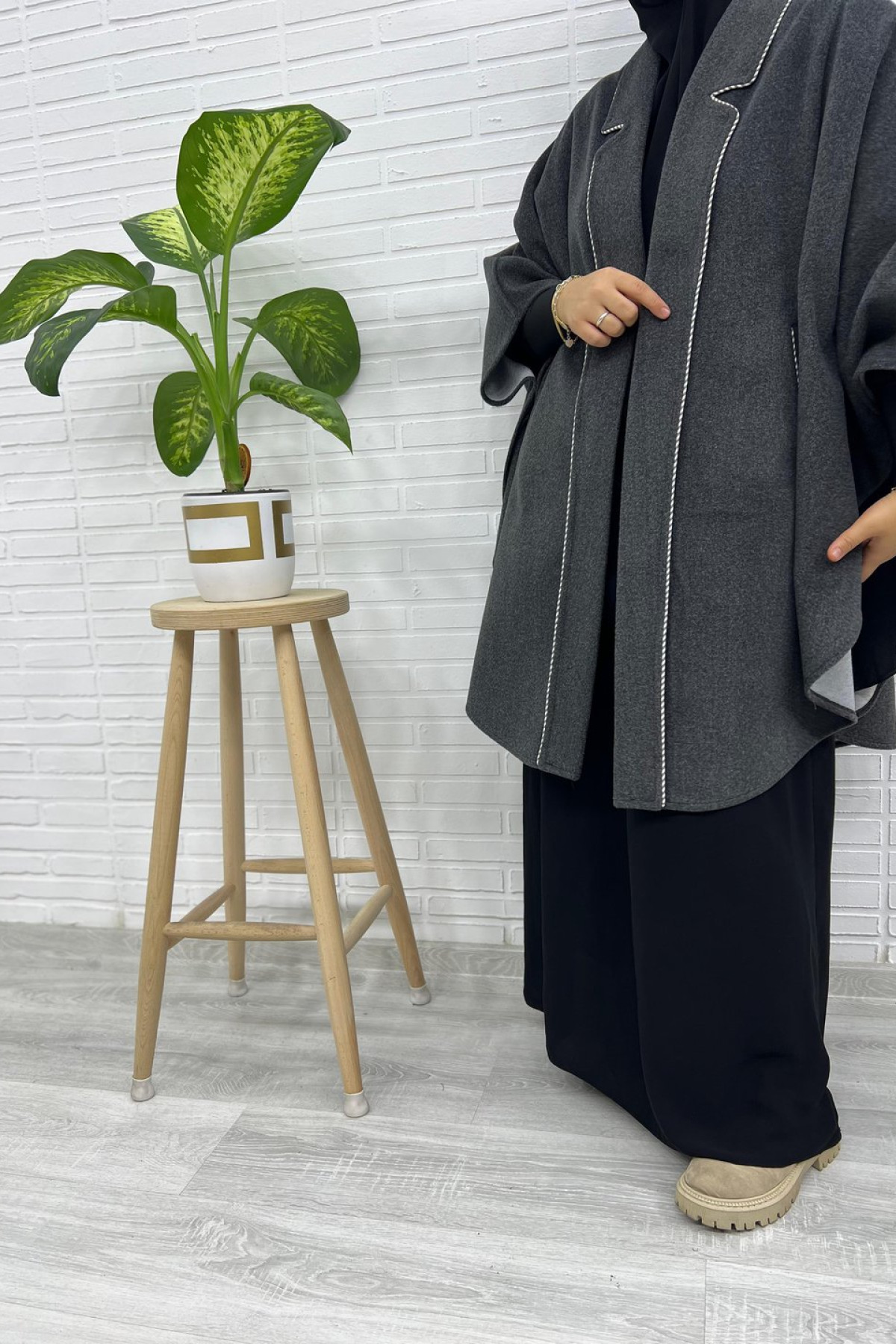 yakali koyu biyeli grey panco on gorunum