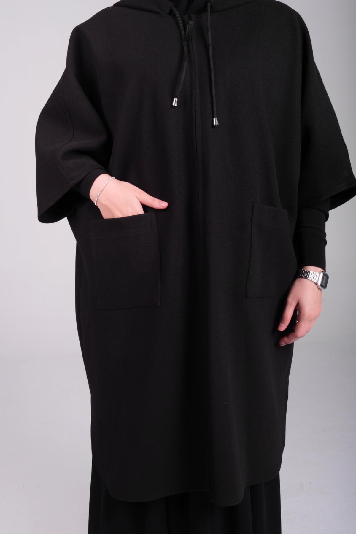 kaşe siyah düz kesim panço ön görünüm