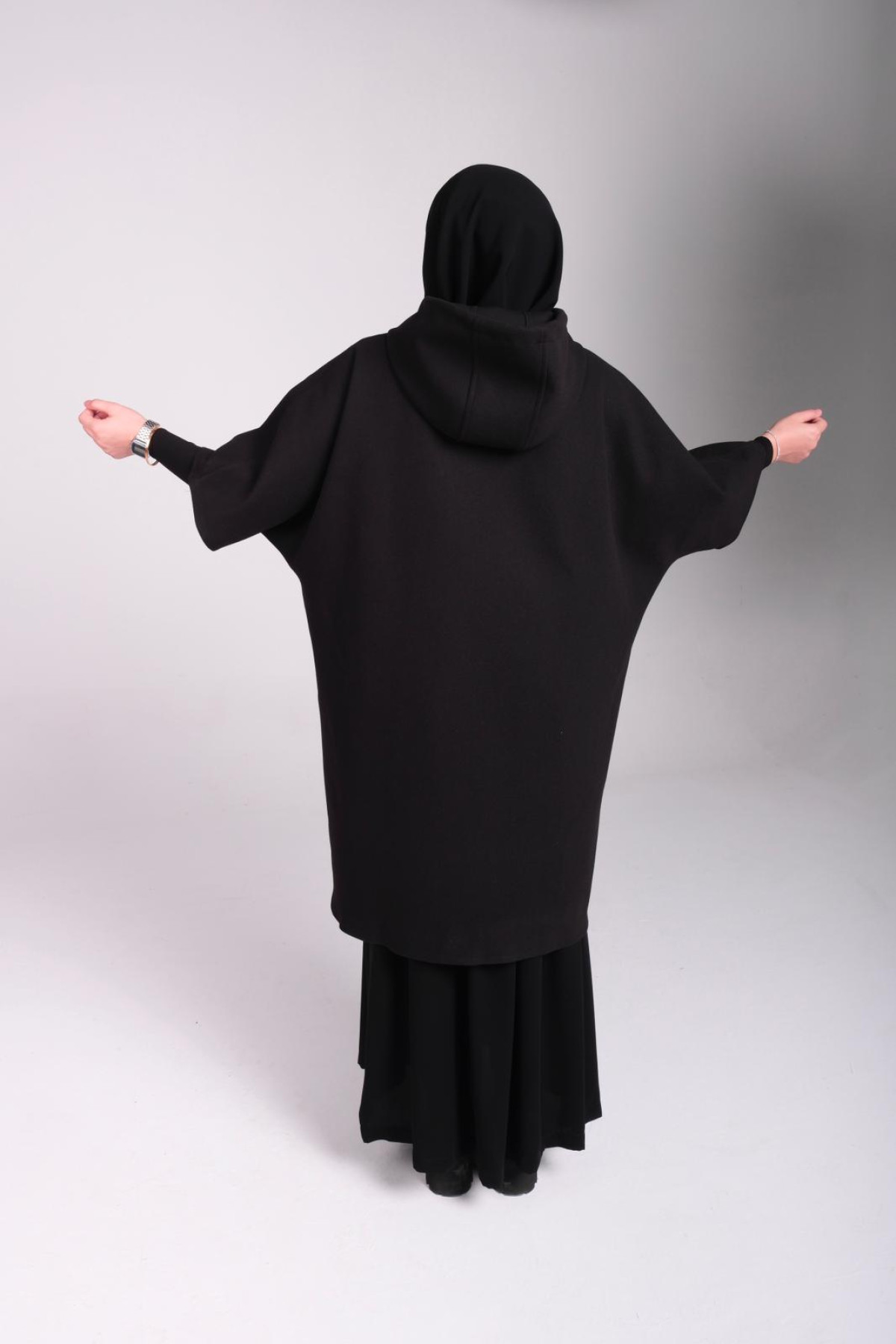 kaşe siyah düz kesim panço ön görünüm