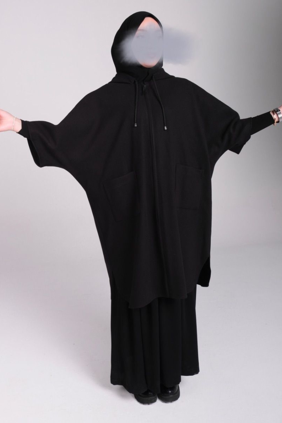 kaşe siyah düz kesim panço ön görünüm