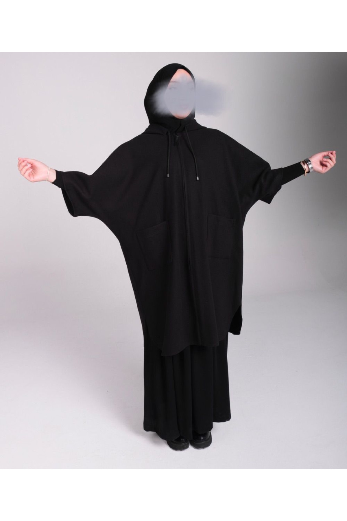 kaşe siyah düz kesim panço ön görünüm